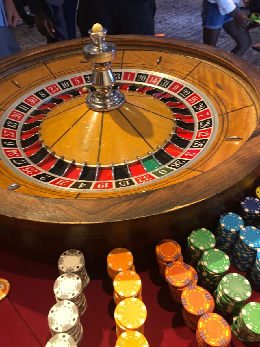 Classic Slots APK کھلاڑیوں کے لیے لائیو کیسینو سیکشن
