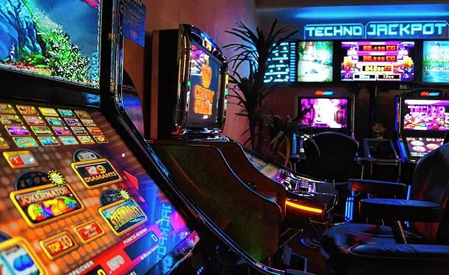 پاکستان میں Classic Slots APK کا آن لائن کیسینو سیکشن کھولیں۔
